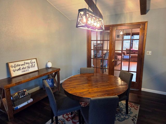 916 W 10th, Newton, KS 67114