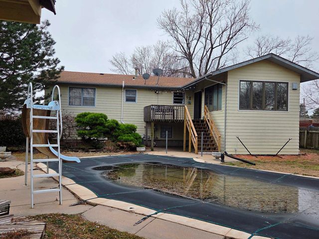 916 W 10th, Newton, KS 67114