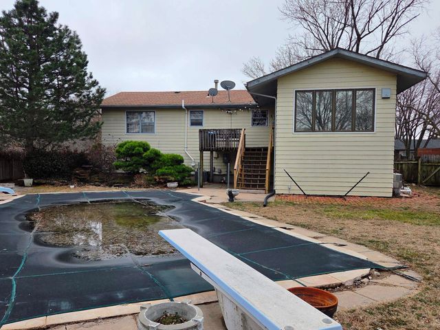 916 W 10th, Newton, KS 67114