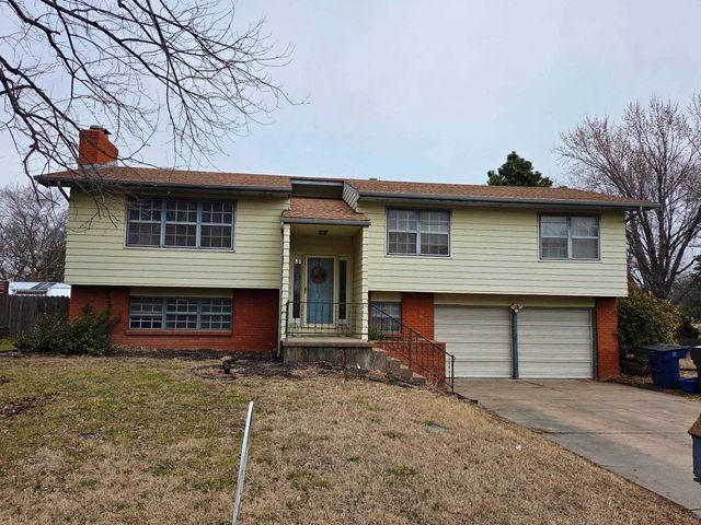 916 W 10th, Newton, KS 67114