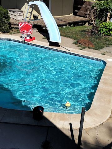 916 W 10th, Newton, KS 67114