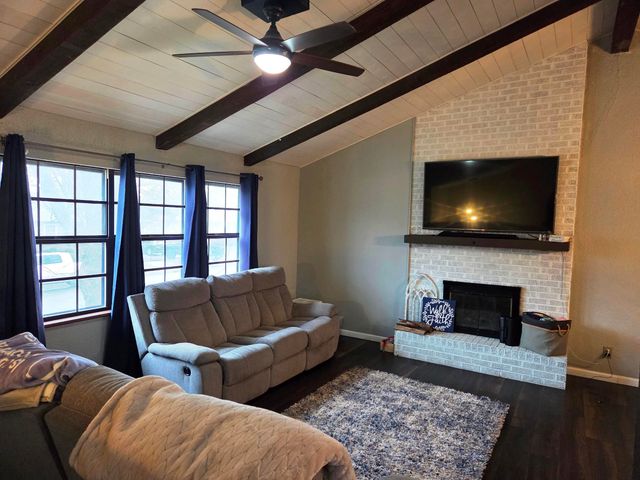 916 W 10th, Newton, KS 67114