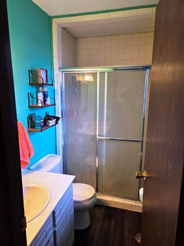 916 W 10th, Newton, KS 67114