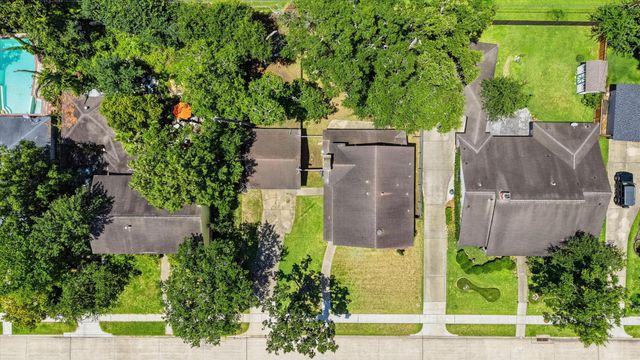 311 Shadow Creek Drive, El Lago, TX 77586