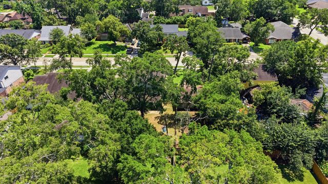 311 Shadow Creek Drive, El Lago, TX 77586