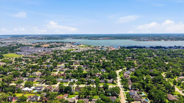 311 Shadow Creek Drive, El Lago, TX 77586