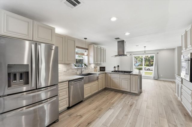 311 Shadow Creek Drive, El Lago, TX 77586