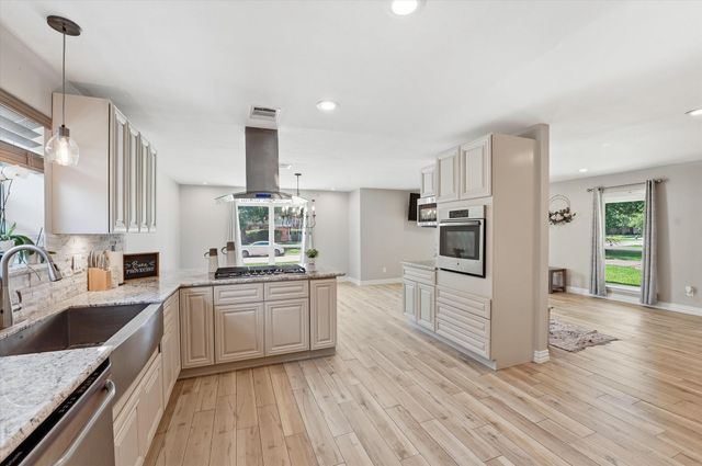 311 Shadow Creek Drive, El Lago, TX 77586