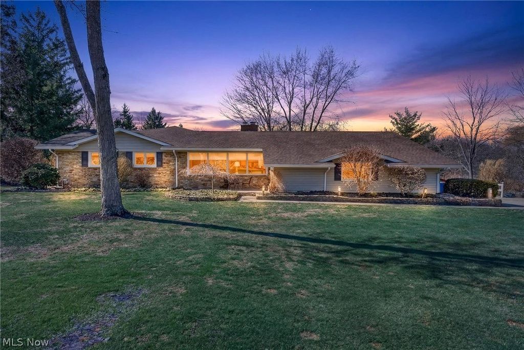 13814 Fox Hills Drive, Novelty, OH 44072