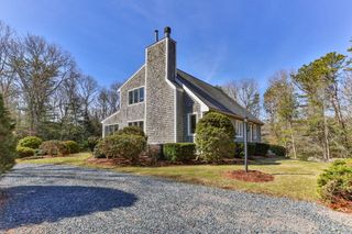 17 Claus Way, Marstons Mills, MA 02648