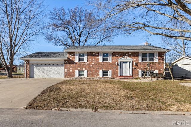 5304 Dixon Drive, Godfrey, IL 62035