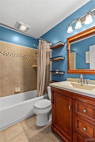 5304 Dixon Drive, Godfrey, IL 62035