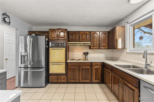 5304 Dixon Drive, Godfrey, IL 62035