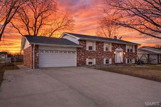 5304 Dixon Drive, Godfrey, IL 62035