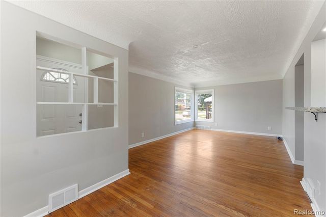 6869 Buhr Street, Hamtramck, MI 48212