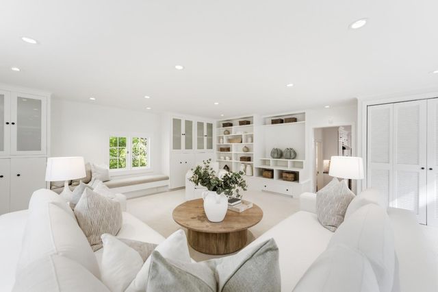 2835 Hillside Drive, Burlingame, CA 94010