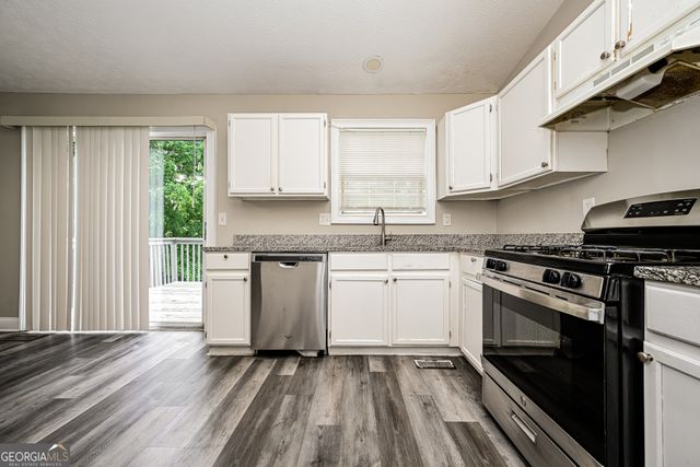 6155 Raleigh Oaks Court, Lithonia, GA 30058