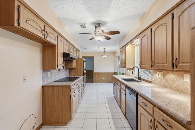 1030 Florence Drive, Duncanville, TX 75116