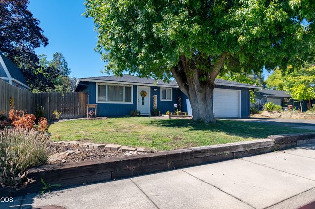 7701 Bellaire Way, White City, OR 97503