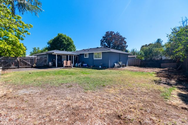 7701 Bellaire Way, White City, OR 97503