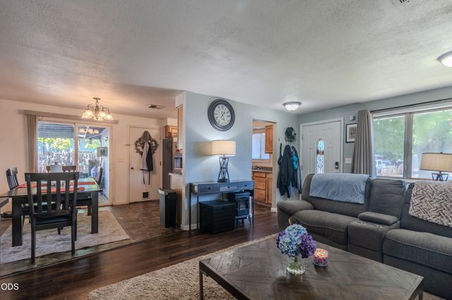 7701 Bellaire Way, White City, OR 97503