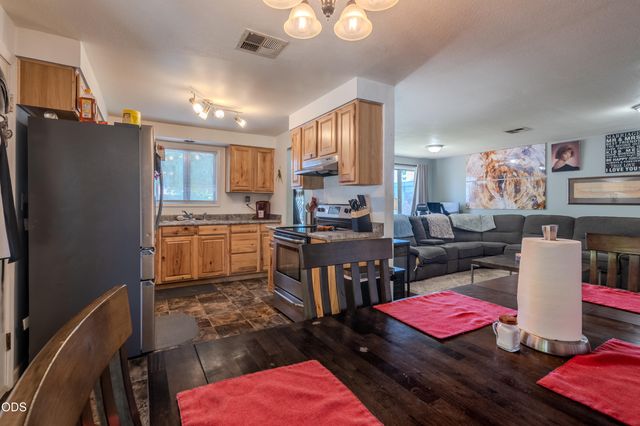 7701 Bellaire Way, White City, OR 97503