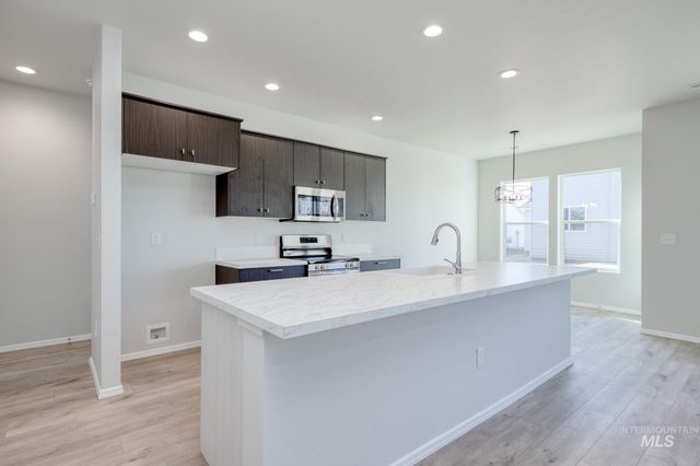 653 S Blackfoot Ave, Emmett, ID 83617