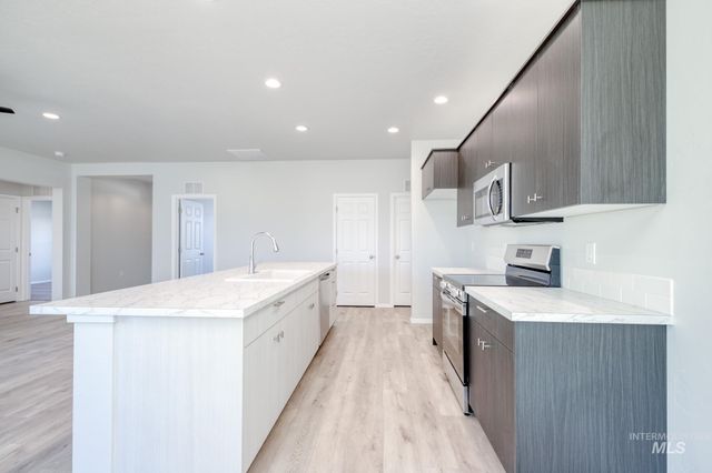 653 S Blackfoot Ave, Emmett, ID 83617