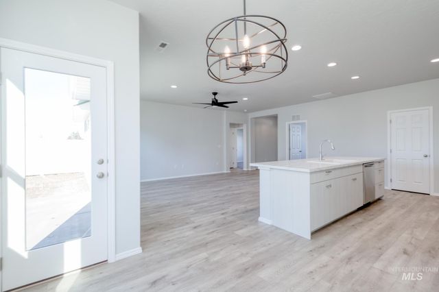653 S Blackfoot Ave, Emmett, ID 83617