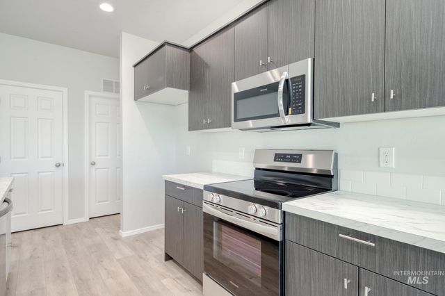 653 S Blackfoot Ave, Emmett, ID 83617