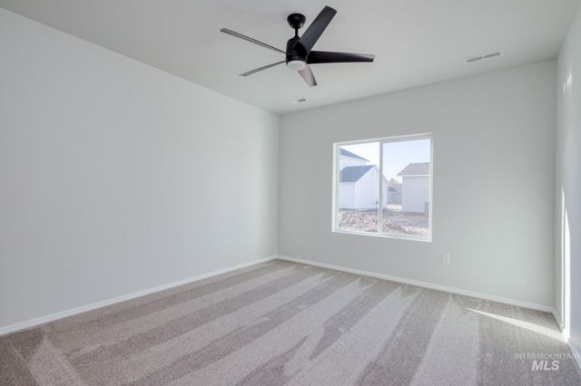 653 S Blackfoot Ave, Emmett, ID 83617