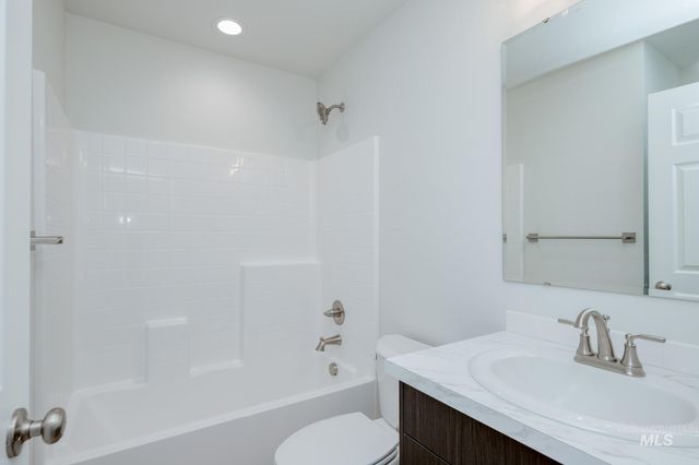 653 S Blackfoot Ave, Emmett, ID 83617