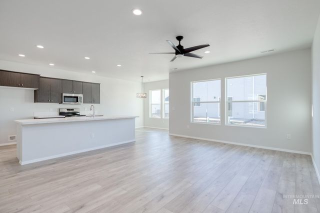 653 S Blackfoot Ave, Emmett, ID 83617