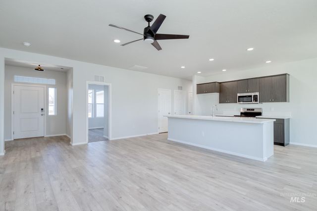 653 S Blackfoot Ave, Emmett, ID 83617