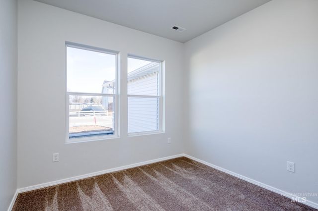 653 S Blackfoot Ave, Emmett, ID 83617