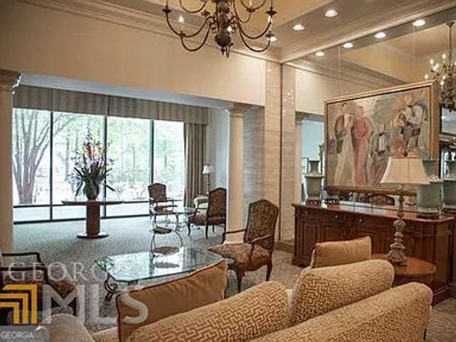 300 Peachtree Street NE APT 4C, Atlanta, GA 30308