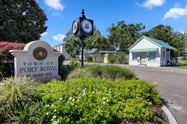 914 7th St, Port Royal, SC 29935