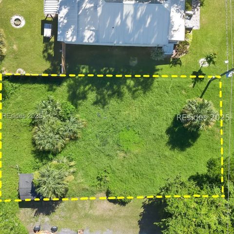 914 7th St, Port Royal, SC 29935