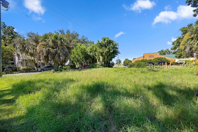 914 7th St, Port Royal, SC 29935