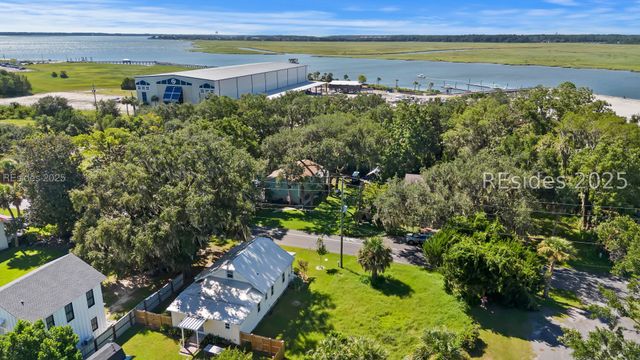 914 7th St, Port Royal, SC 29935