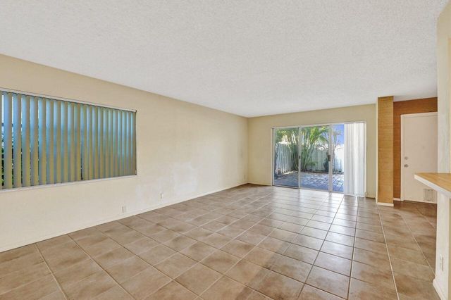 260 Seabreeze Circle, Jupiter, FL 33477