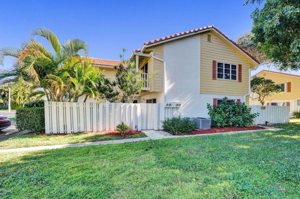 260 Seabreeze Circle, Jupiter, FL 33477