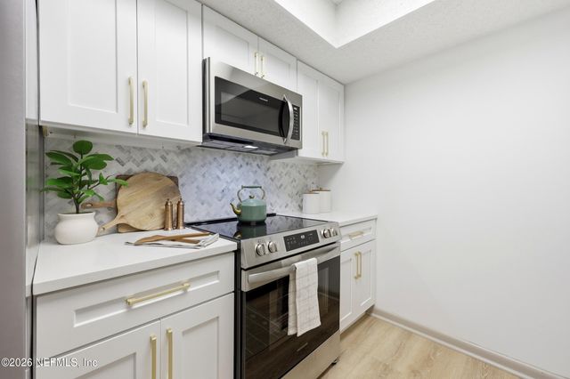 749 CENTURY 21 Drive, Jacksonville, FL 32216