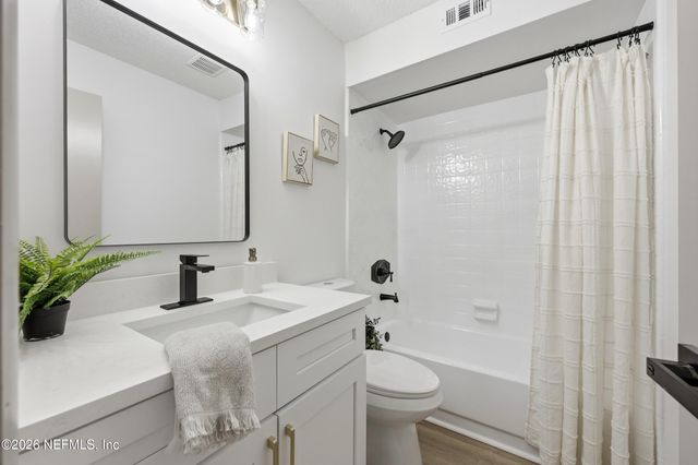 749 CENTURY 21 Drive, Jacksonville, FL 32216