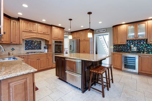 430 Hillandale Drive, Bartlett, IL 60103