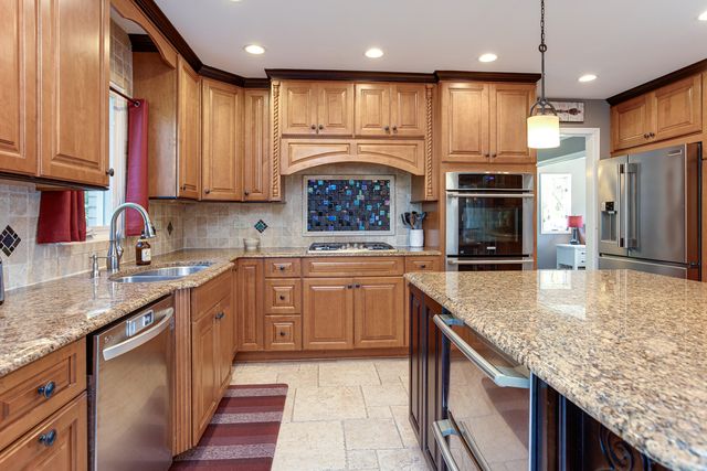 430 Hillandale Drive, Bartlett, IL 60103