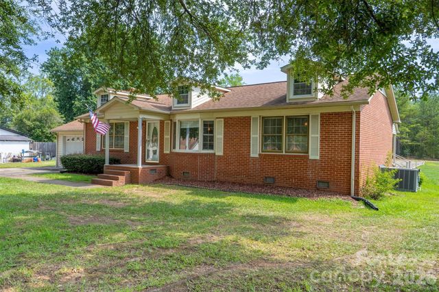 218 S Plantation Road, Lancaster, SC 29720