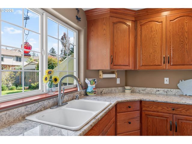 1279 Sw RUSS Ln, Mc Minnville, OR 97128
