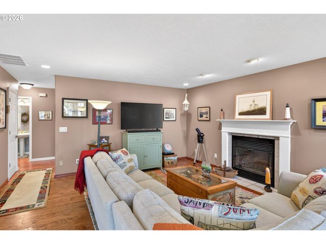 1279 Sw RUSS Ln, Mc Minnville, OR 97128