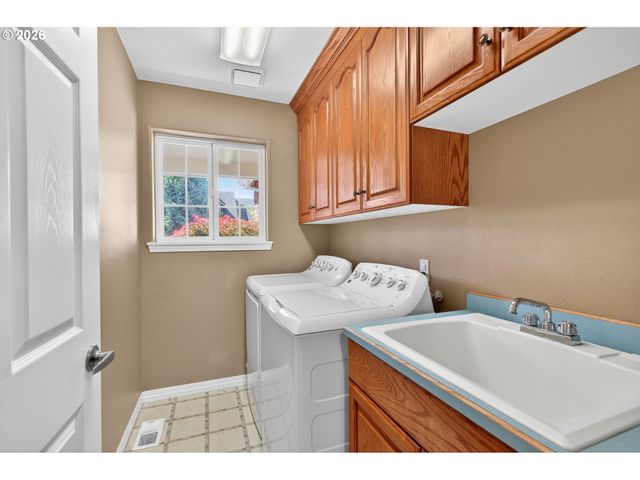 1279 Sw RUSS Ln, Mc Minnville, OR 97128
